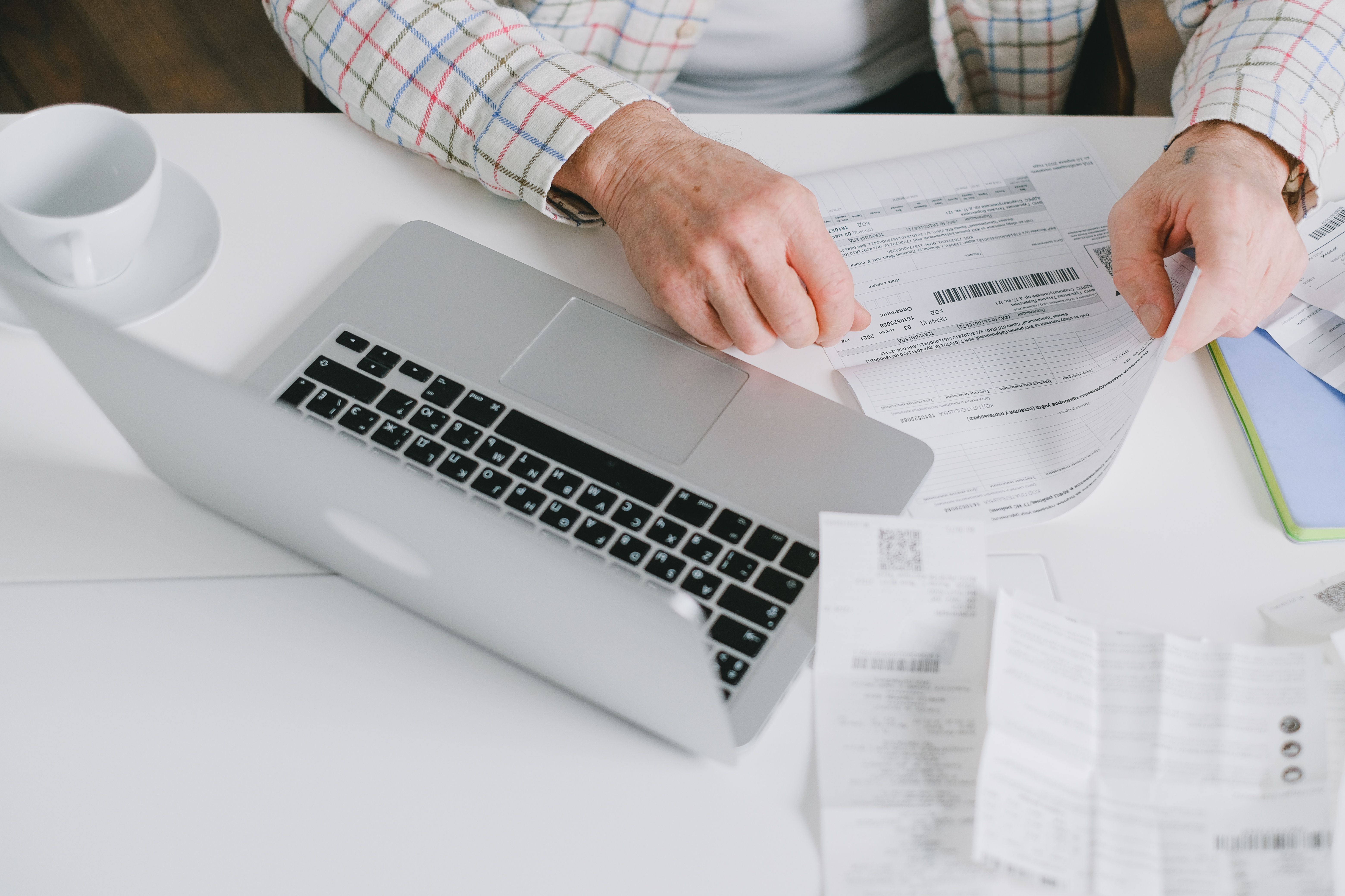 Am I Overpaying for My Cell Phone Plan? The Complete Guide